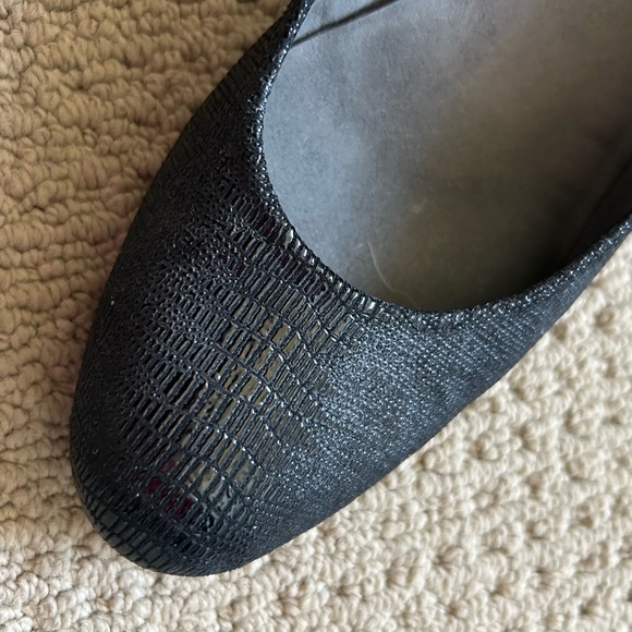 Textured Wedge Pumps, Size 8.5 by Stuart Weitzman - Picture 9 of 9